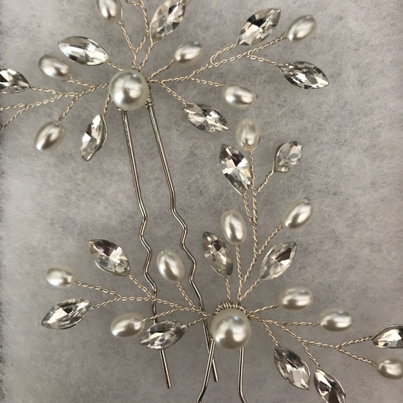 Bridal Wedding Hair Accessory - Picture 1 of 5